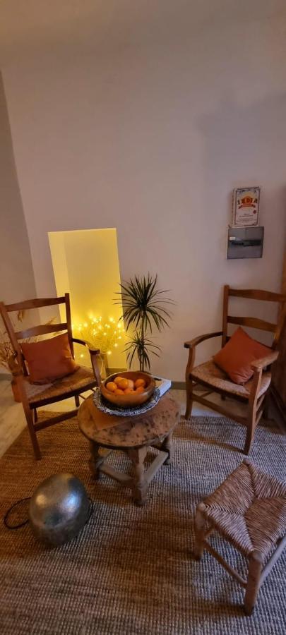 Maison Curieuse เวซง-ลา-โรแมน ภายนอก รูปภาพ